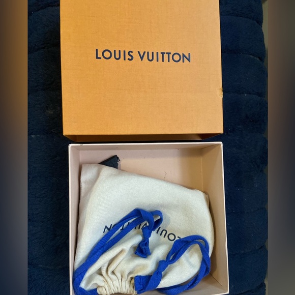 LV Initiales 40mm Matte Black Belt - Picture 14 of 15